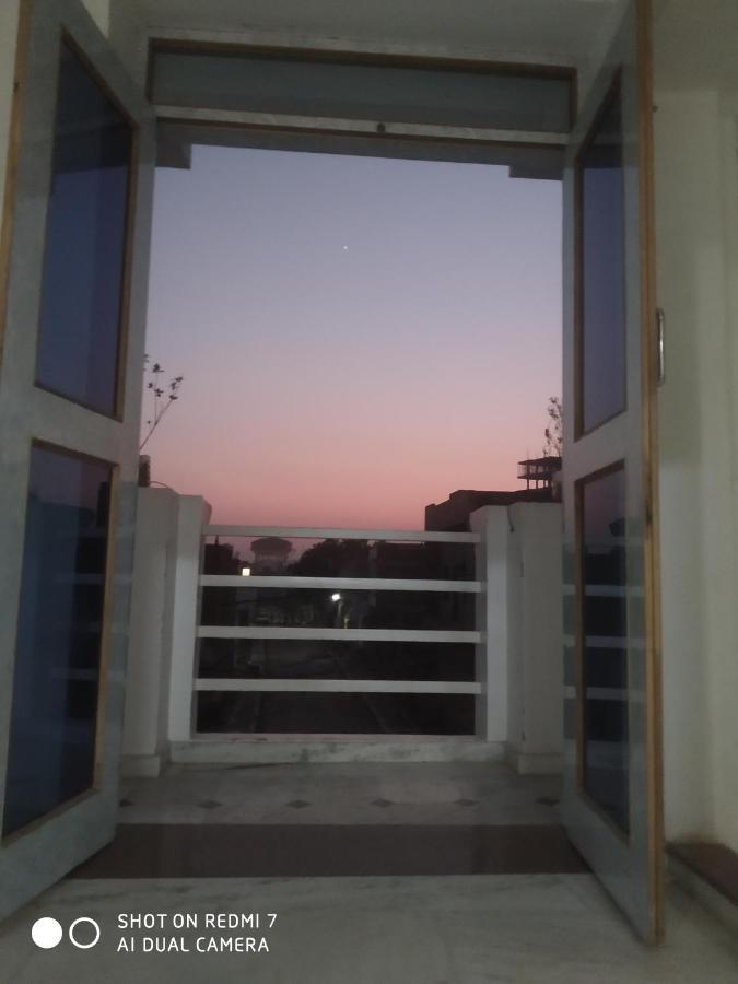 Hn Palace Homestay อัครา ภายนอก รูปภาพ